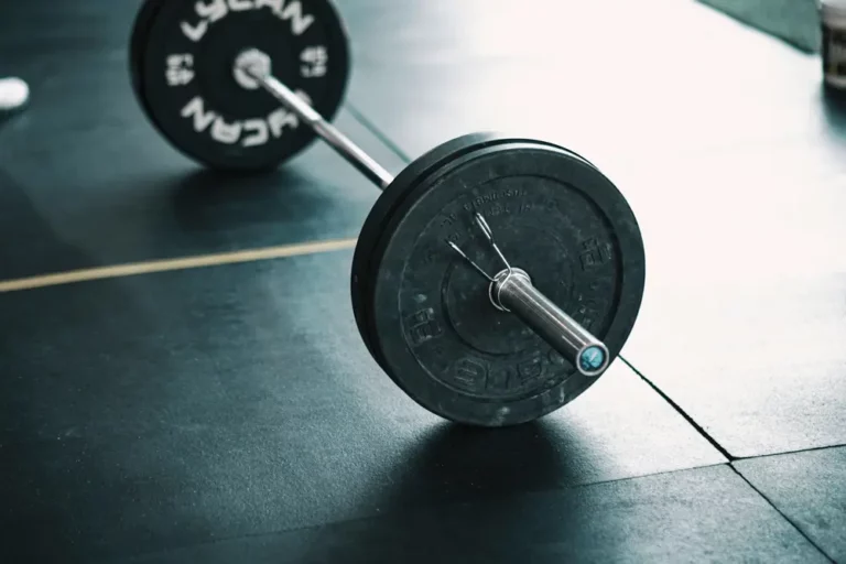 Choosing the Right Center Knurl Barbell for Your Home Gym